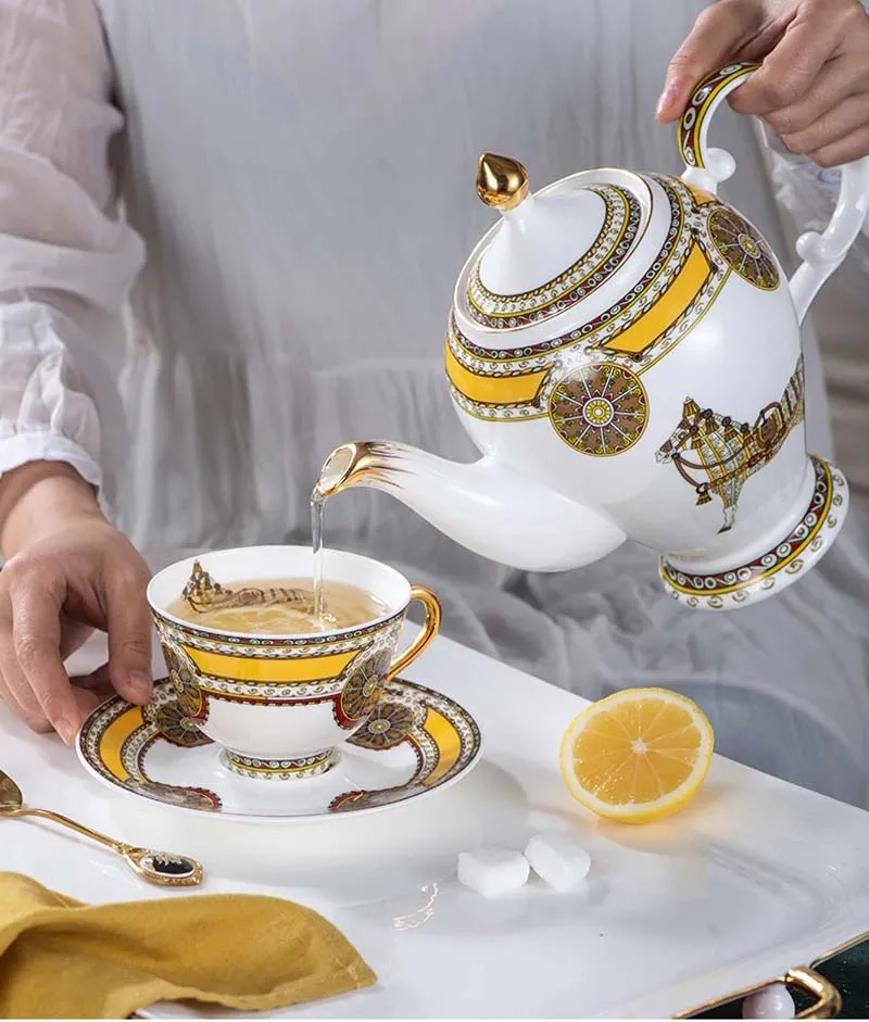 Elegant Luxury English Royal Court Style Hand Made Fine Porcelain Bone China Gold Plated Coffee and Tea Set 12 Pices