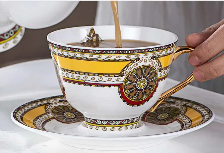 Elegant Luxury English Royal Court Style Hand Made Fine Porcelain Bone China Gold Plated Coffee and Tea Set 12 Pices