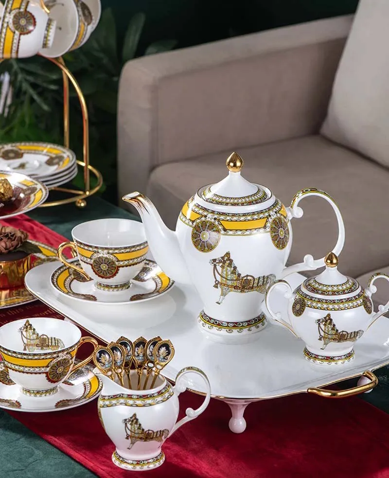 Elegant Luxury English Royal Court Style Hand Made Fine Porcelain Bone China Gold Plated Coffee and Tea Set 15 Pices