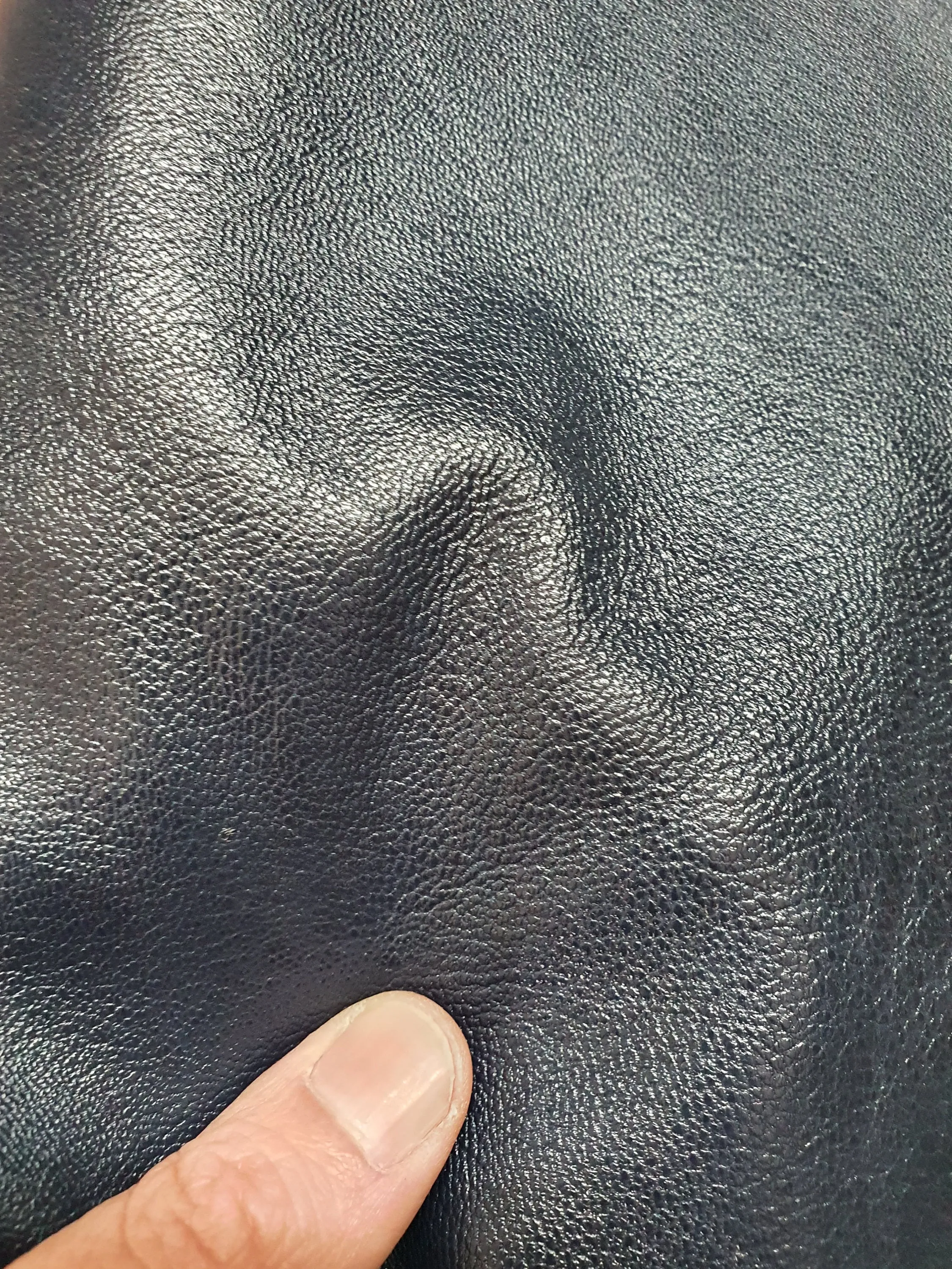 Goat milled leather | Soft goat skin.