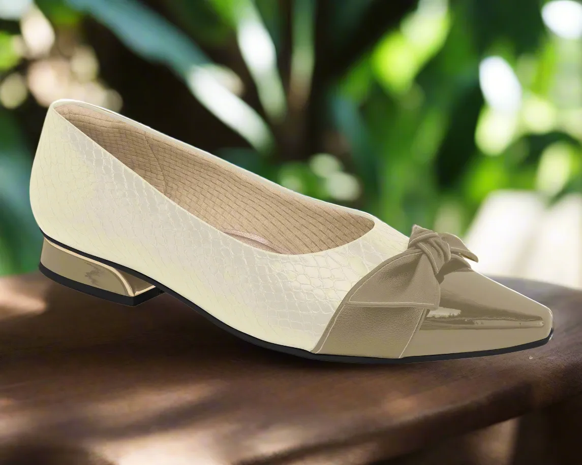 Piccadilly Ref: 279028-02–Step into timeless sophistication with our exclusive white moccasin-inspired flats, perfect for both work and travel