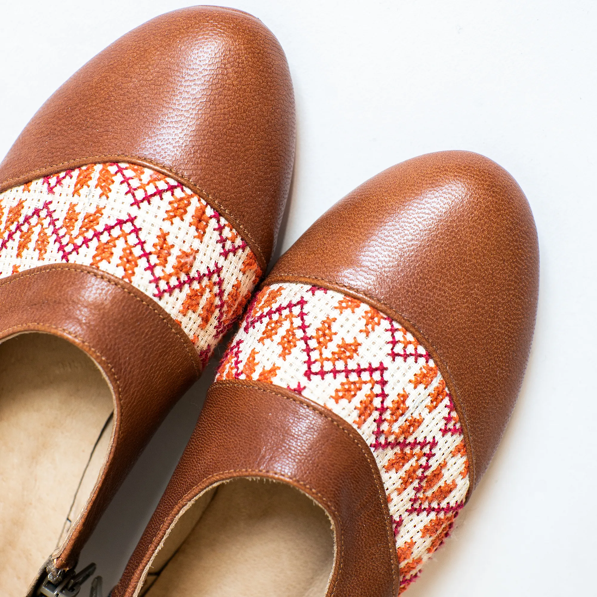 Zaina Oxford - Camel and Orange